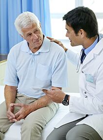 isang pasyente na may prostatitis sa isang espesyalista appointment
